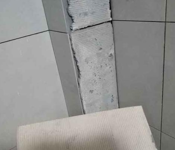 安顺瓷砖空鼓维修公司分享下厨房瓷砖脱落的补救措施。